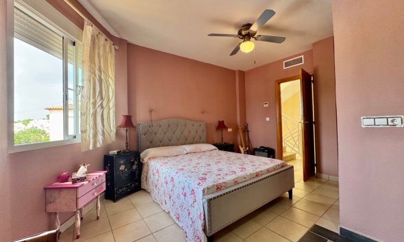 Resale - Villa -
Albir