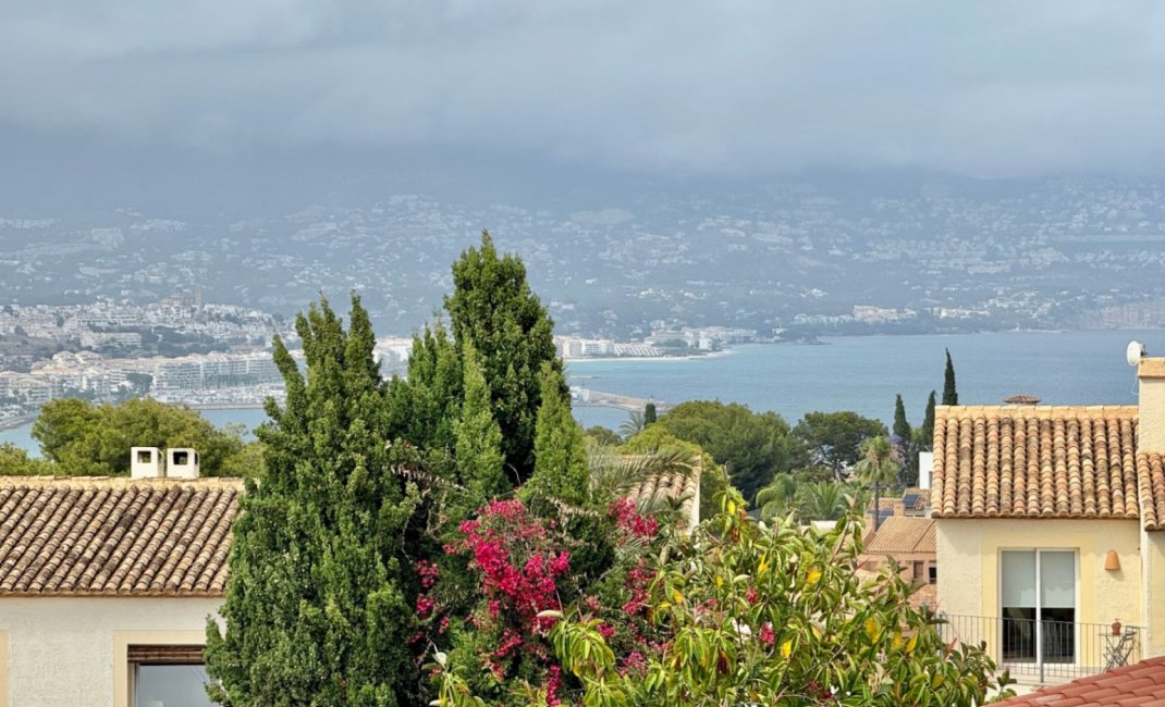 Resale - Villa -
Albir