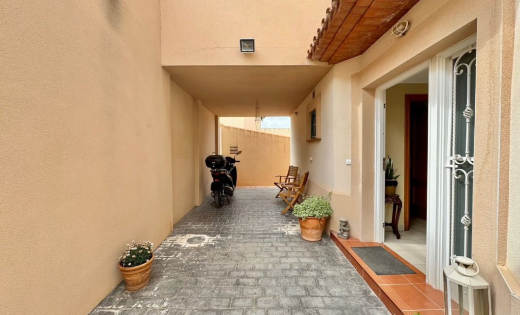 Resale - Villa -
Albir