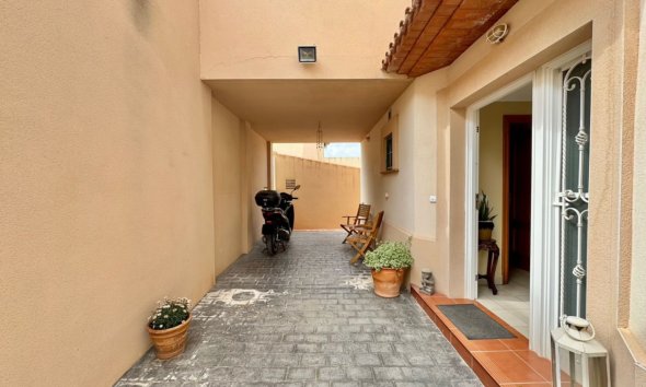 Resale - Villa -
Albir