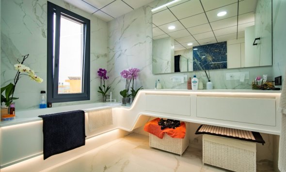 Herverkoop - Villa -
Benidorm - Playa de Poniente