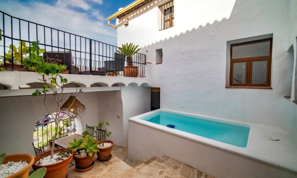 Resale - Villa -
Polop