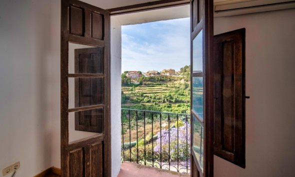 Resale - Villa -
Polop