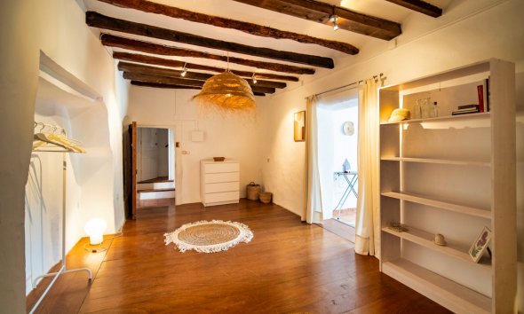 Resale - Villa -
Polop