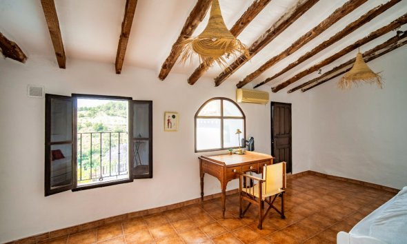 Resale - Villa -
Polop