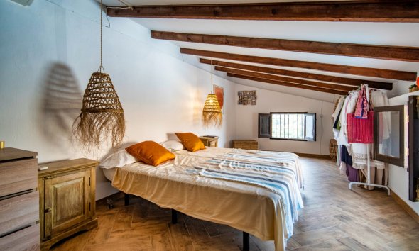 Resale - Villa -
Polop