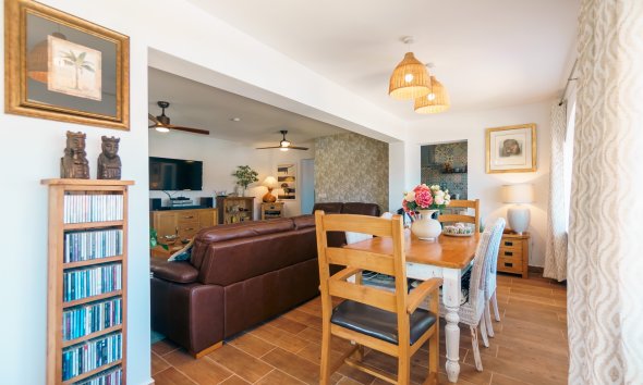 Herverkoop - Chalet / Villa -
La Nucía