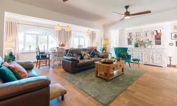 Herverkoop - Chalet / Villa -
La Nucía