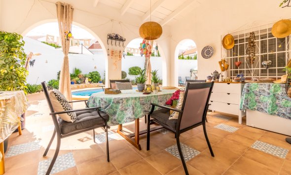 Herverkoop - Chalet / Villa -
La Nucía