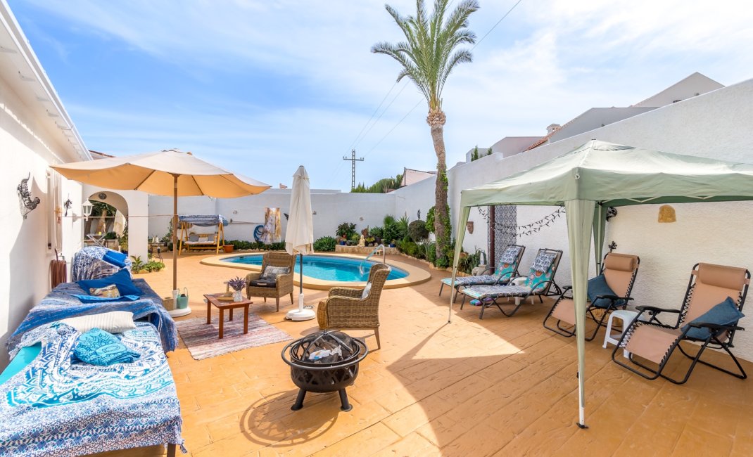 Herverkoop - Chalet / Villa -
La Nucía