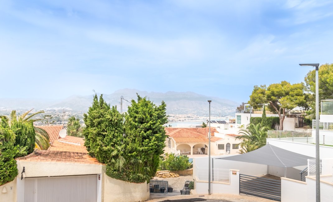 Herverkoop - Tussenwoning -
Albir