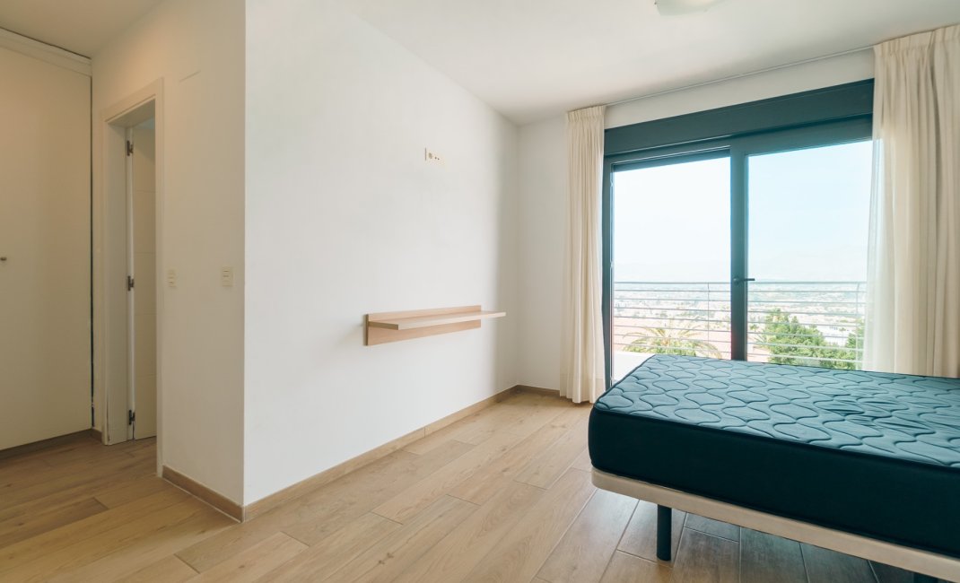 Herverkoop - Tussenwoning -
Albir