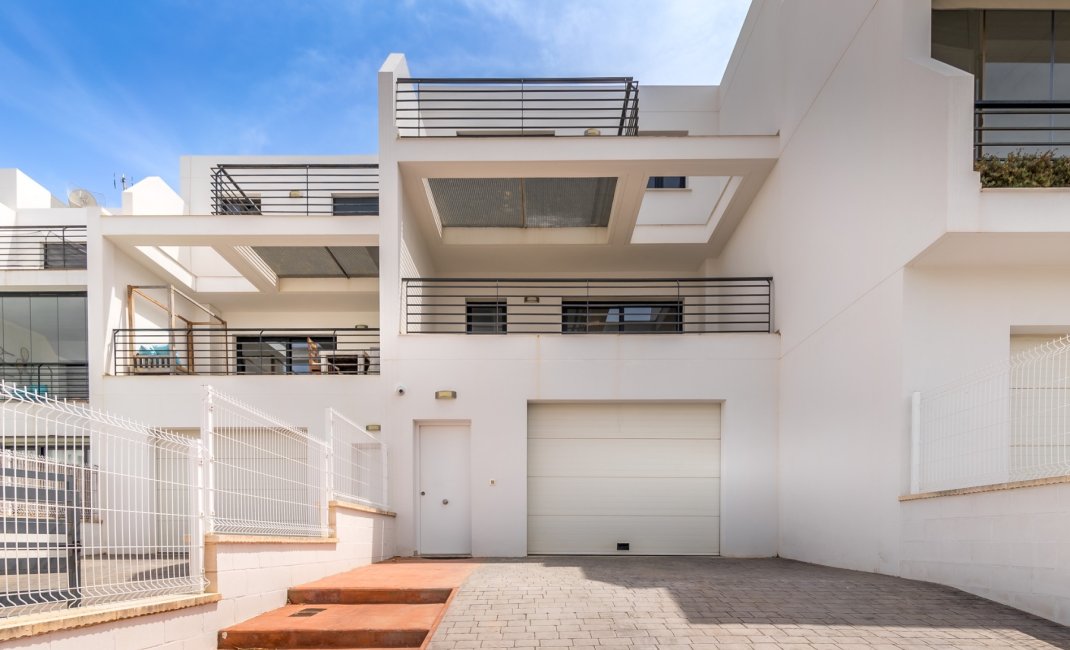 Herverkoop - Tussenwoning -
Albir