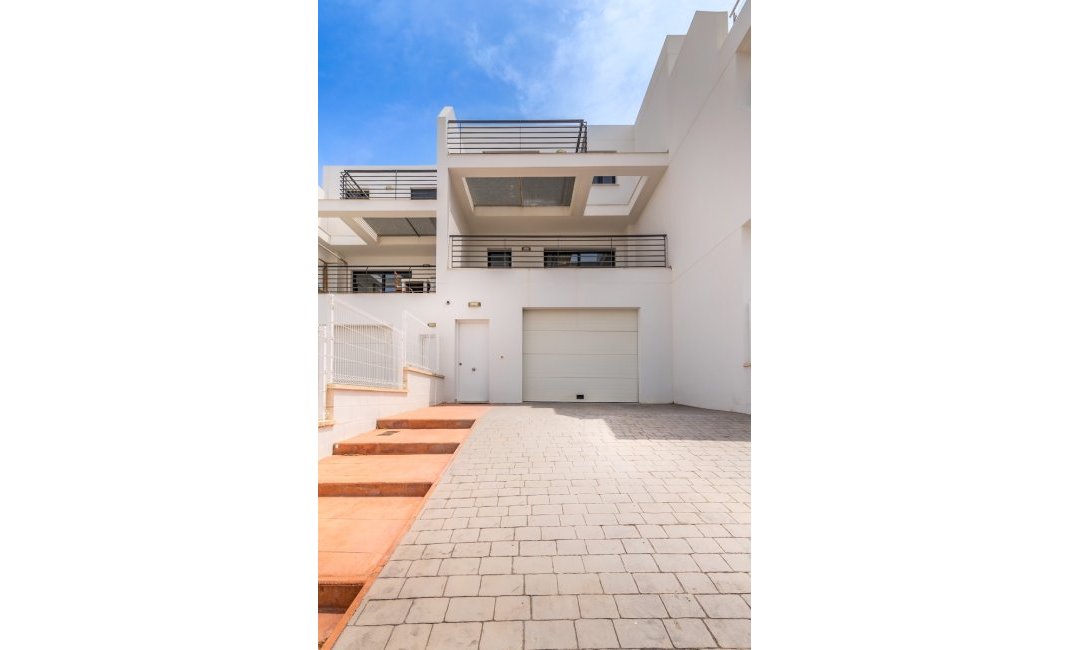 Herverkoop - Tussenwoning -
Albir