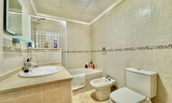 Herverkoop - Villa -
La Nucía - La Alberca