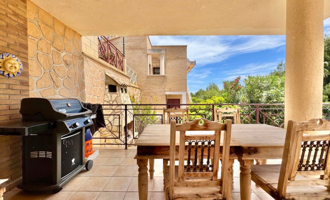 Herverkoop - Villa -
La Nucía - La Alberca