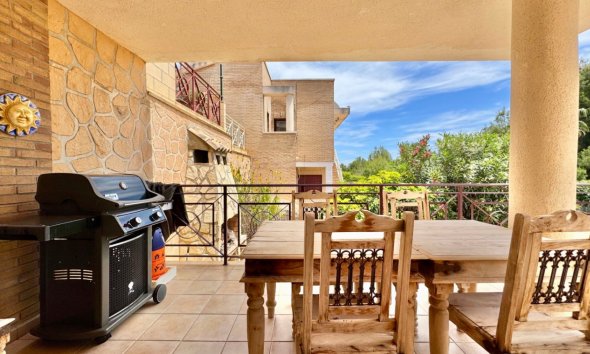 Herverkoop - Villa -
La Nucía - La Alberca