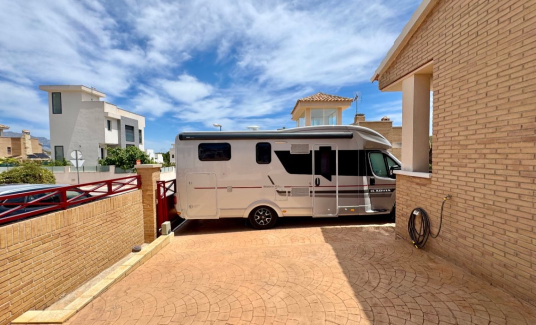 Herverkoop - Villa -
La Nucía - La Alberca