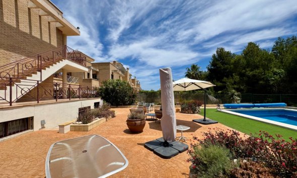 Herverkoop - Villa -
La Nucía - La Alberca