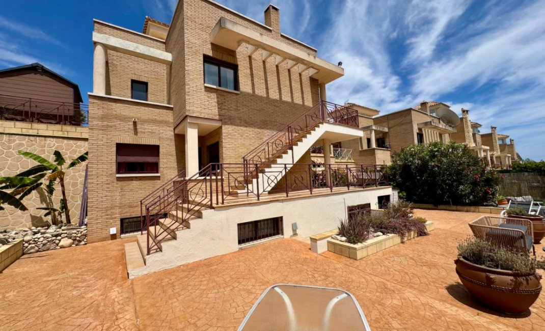 Herverkoop - Villa -
La Nucía - La Alberca