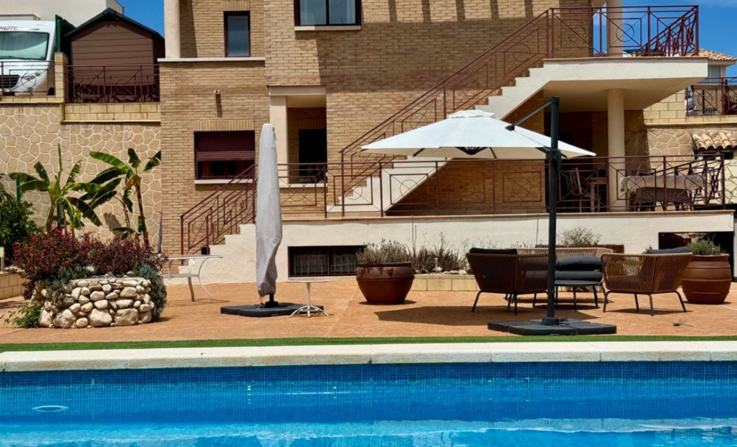 Herverkoop - Villa -
La Nucía - La Alberca