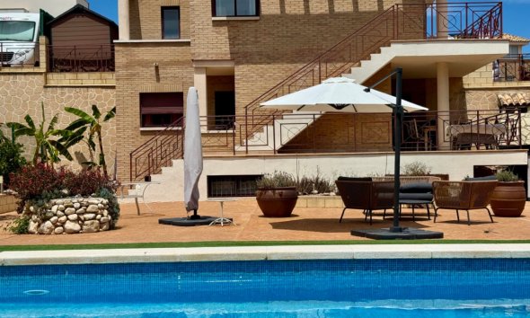 Herverkoop - Villa -
La Nucía - La Alberca