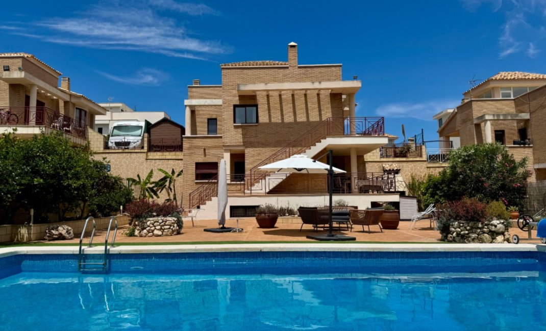 Herverkoop - Villa -
La Nucía - La Alberca