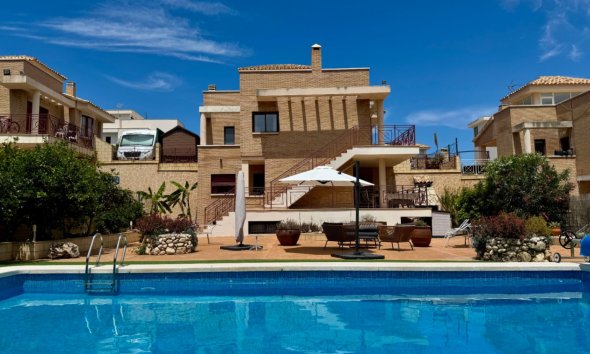 Herverkoop - Villa -
La Nucía - La Alberca