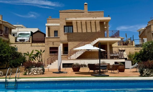 Herverkoop - Villa -
La Nucía - La Alberca