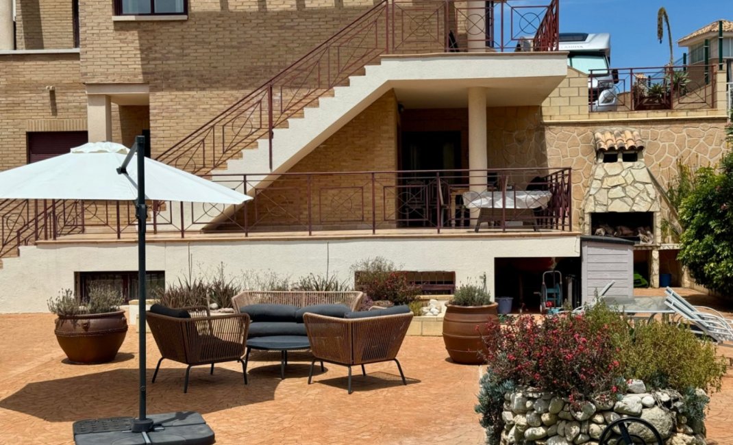 Herverkoop - Villa -
La Nucía - La Alberca