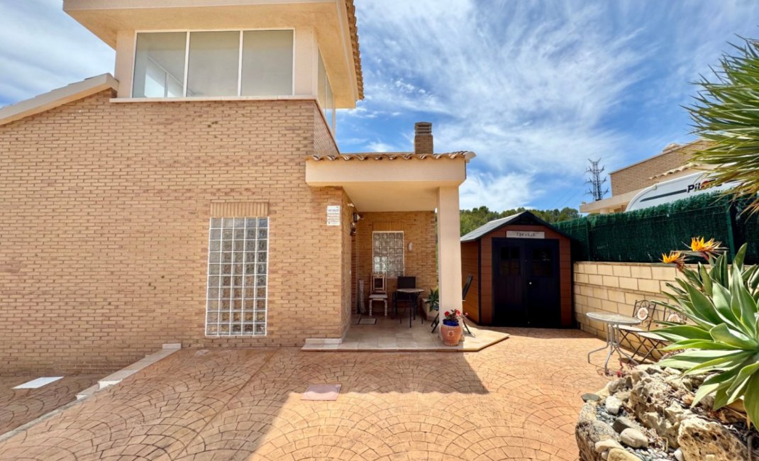 Herverkoop - Villa -
La Nucía - La Alberca