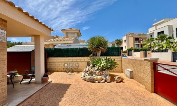 Herverkoop - Villa -
La Nucía - La Alberca