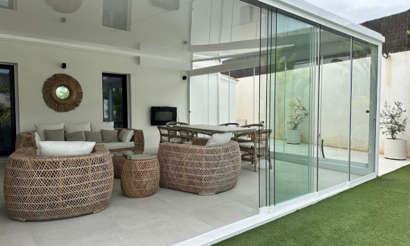  Alquiler larga estancia - Chalet / Villa  -
Albir