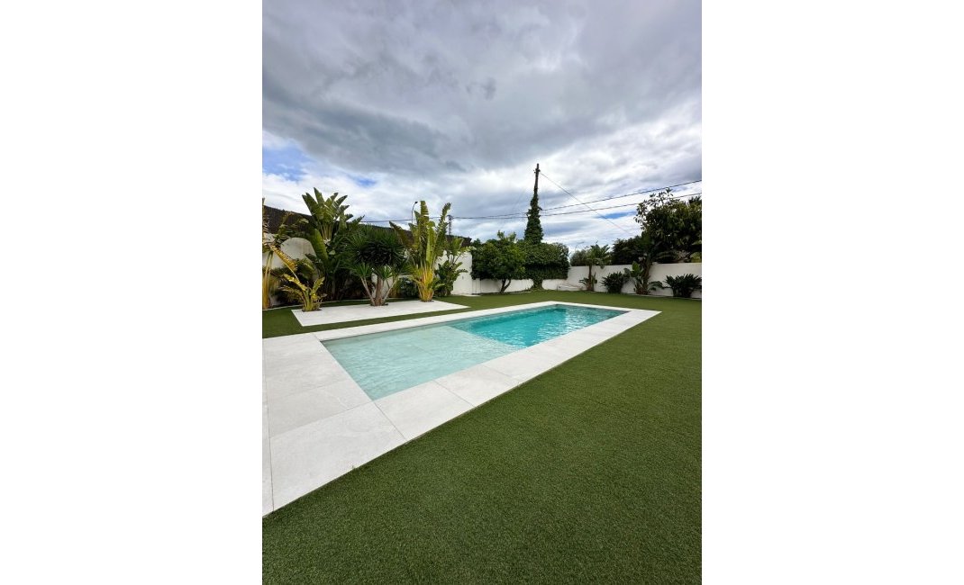  Alquiler larga estancia - Chalet / Villa  -
Albir