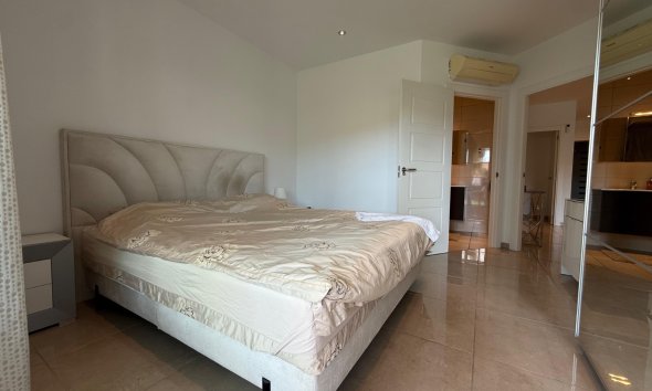 Alquiler corta estancia - Apartamento / piso -
Albir