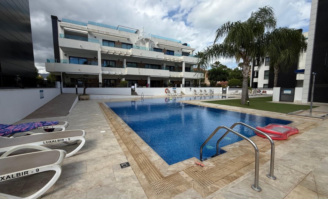 Alquiler corta estancia - Apartamento / piso -
Albir