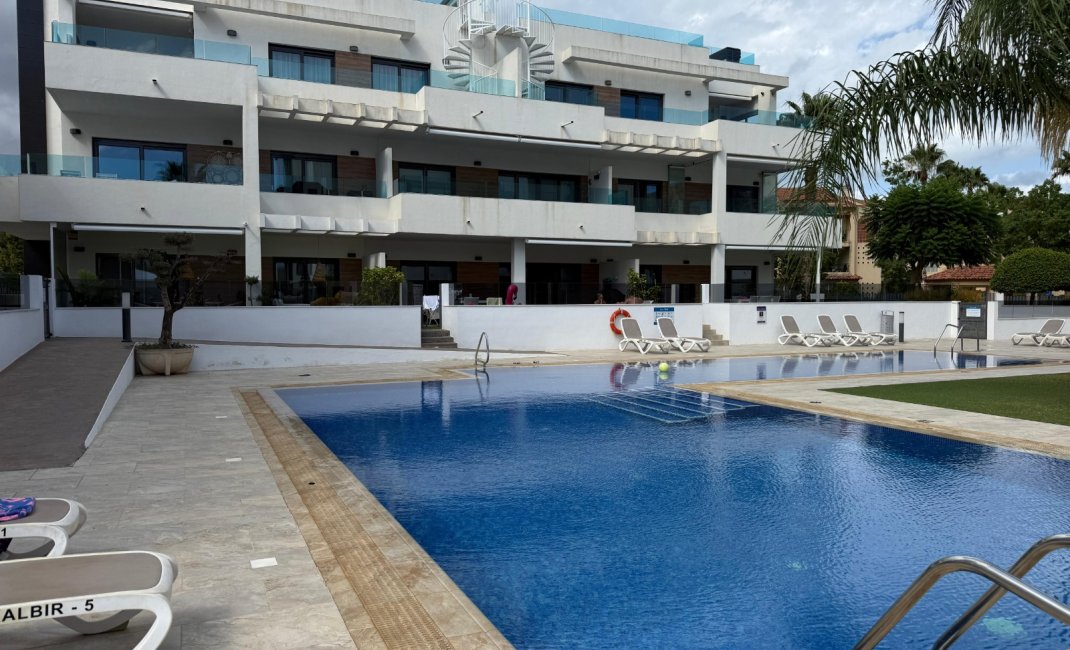 Alquiler corta estancia - Apartamento / piso -
Albir