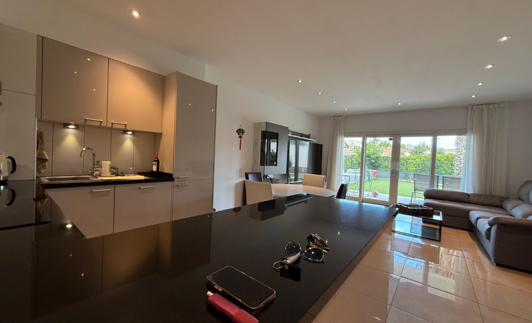 Alquiler corta estancia - Apartamento / piso -
Albir