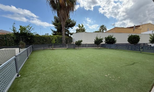 Alquiler corta estancia - Apartamento / piso -
Albir