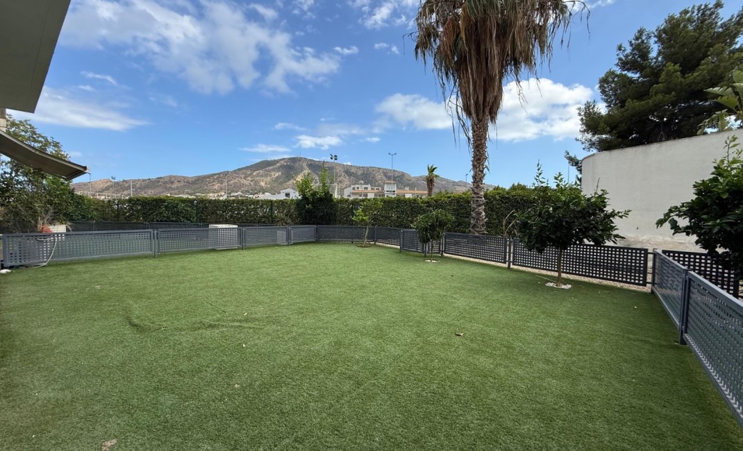 Alquiler corta estancia - Apartamento / piso -
Albir