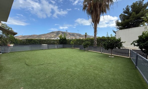 Alquiler corta estancia - Apartamento / piso -
Albir