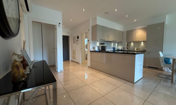 Alquiler corta estancia - Apartamento / piso -
Albir