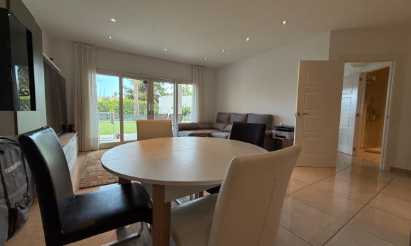 Alquiler corta estancia - Apartamento / piso -
Albir