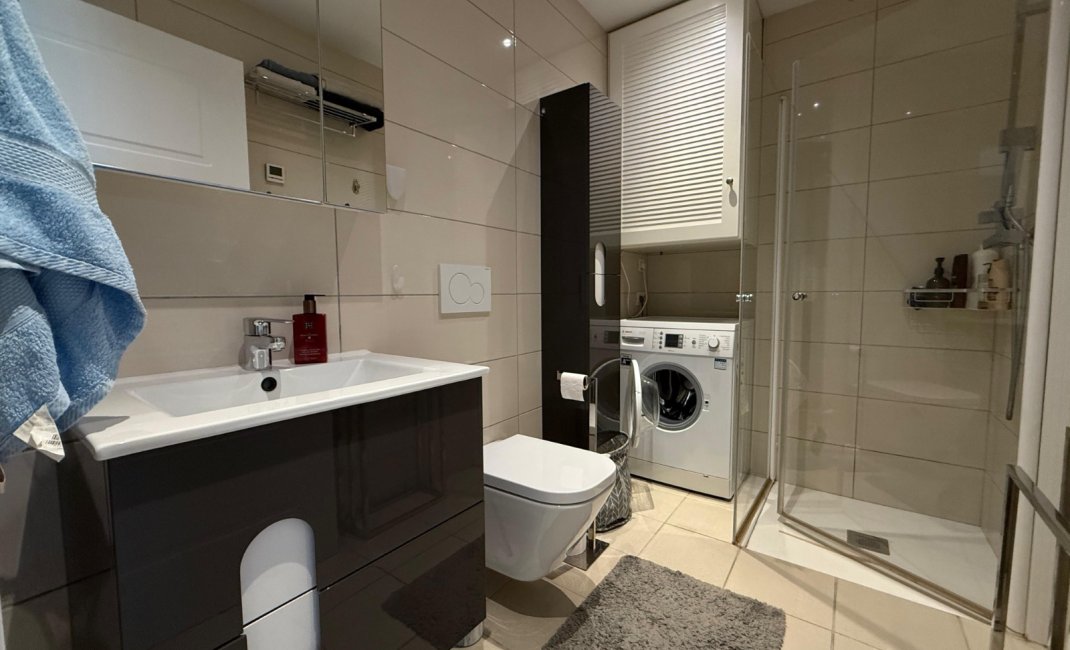 Alquiler corta estancia - Apartamento / piso -
Albir