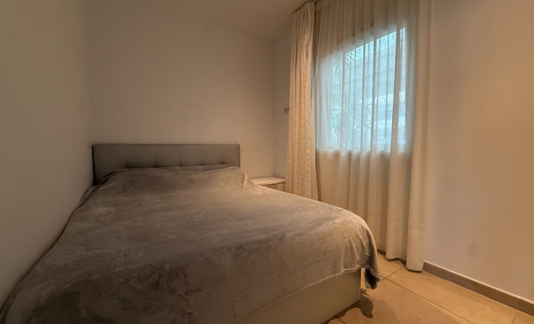 Alquiler corta estancia - Apartamento / piso -
Albir