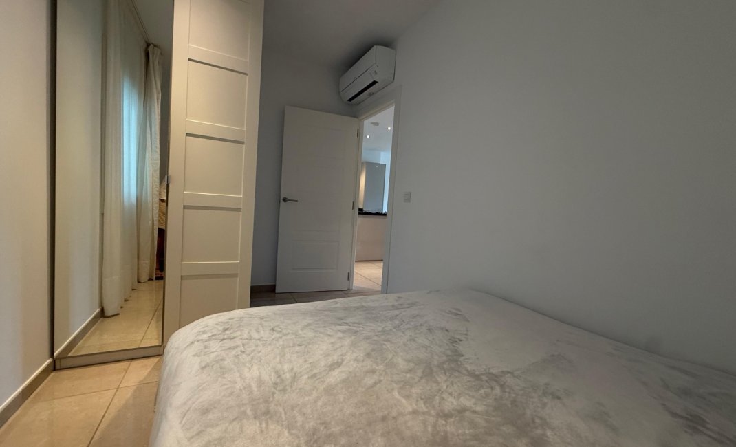 Alquiler corta estancia - Apartamento / piso -
Albir