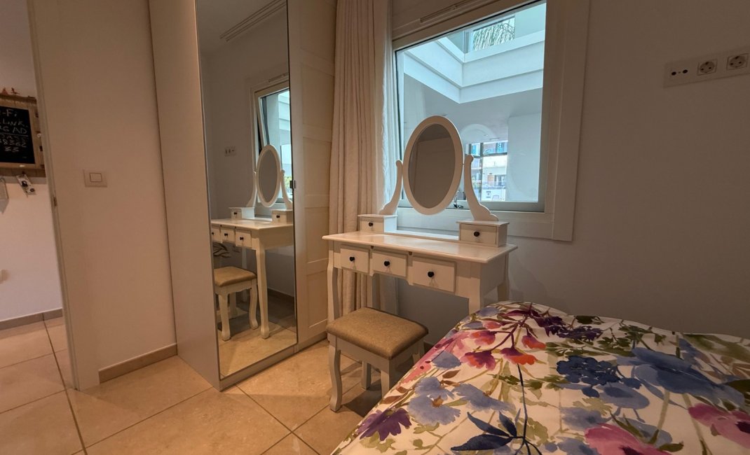 Alquiler corta estancia - Apartamento / piso -
Albir