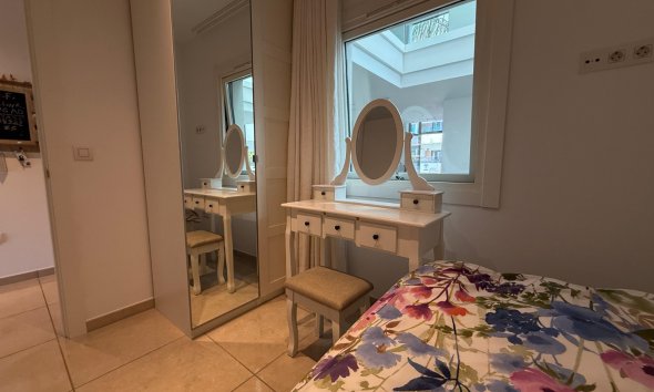 Alquiler corta estancia - Apartamento / piso -
Albir