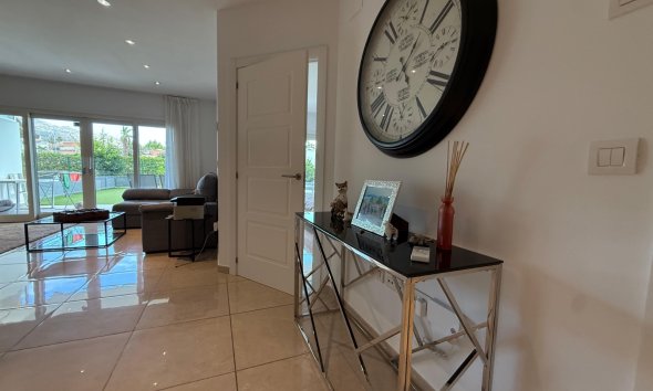 Alquiler corta estancia - Apartamento / piso -
Albir