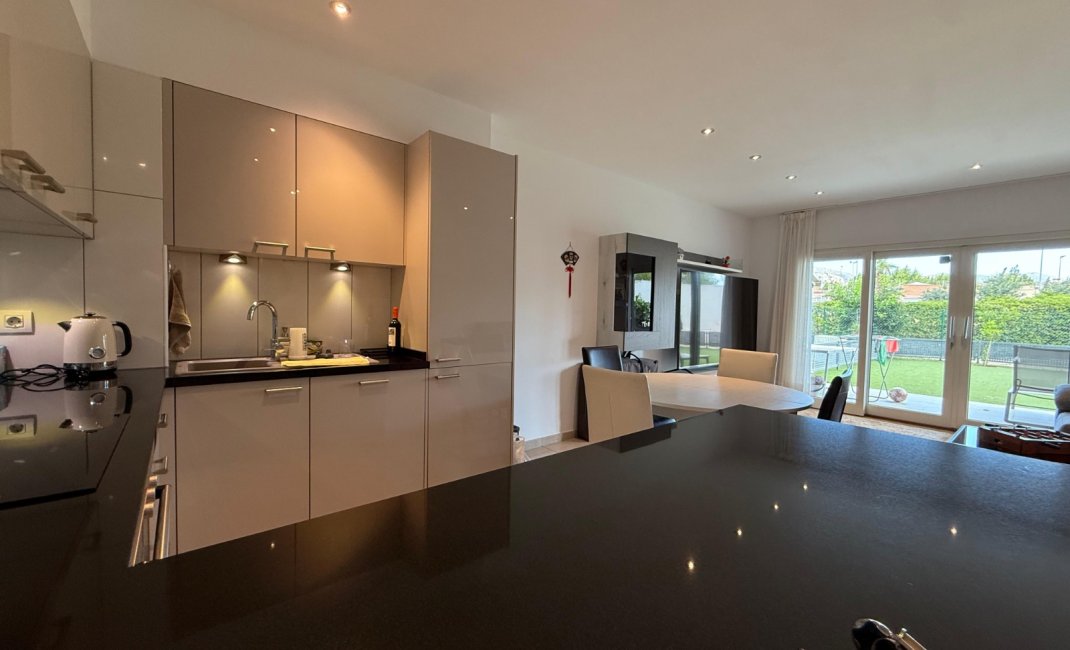 Alquiler corta estancia - Apartamento / piso -
Albir